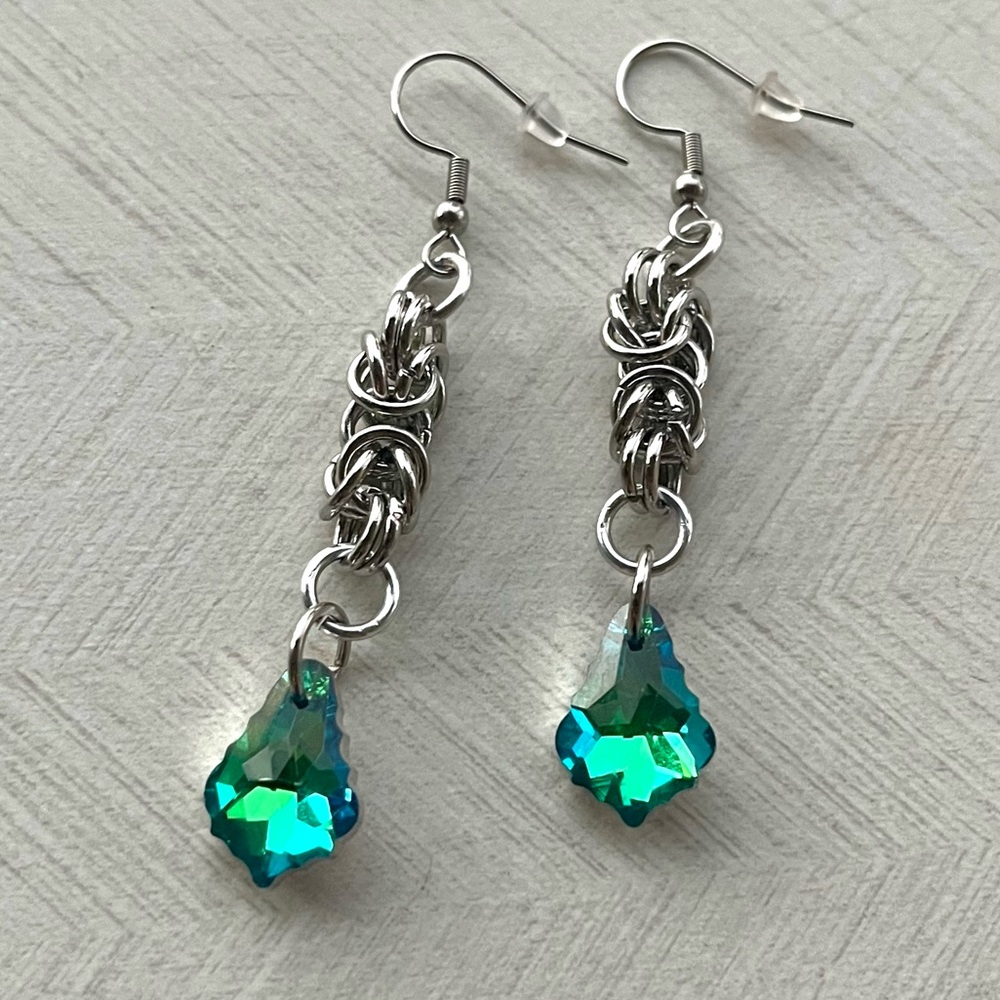 Handmade maille dangly stainless steel earrings green rainbow austrian crystals - Picture 11 of 14